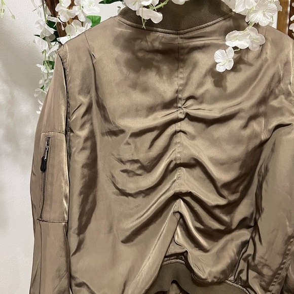 Kendall & Kylie Olive Green Oversized  Bomber Jacket with Ribbed Details 🫒 - Picture 7 of 10